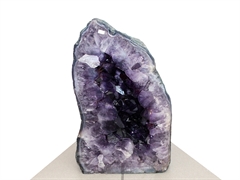 Amethystdruse mit großen Kristallen