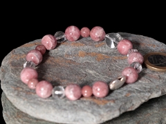 Rhodochrosit Armband mit facettierten Bergkristall-Kugeln und Silberschnecke