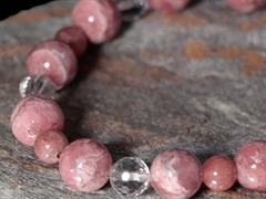 Rhodochrosit Armband mit facettierten Bergkristall-Kugeln und Silberschnecke