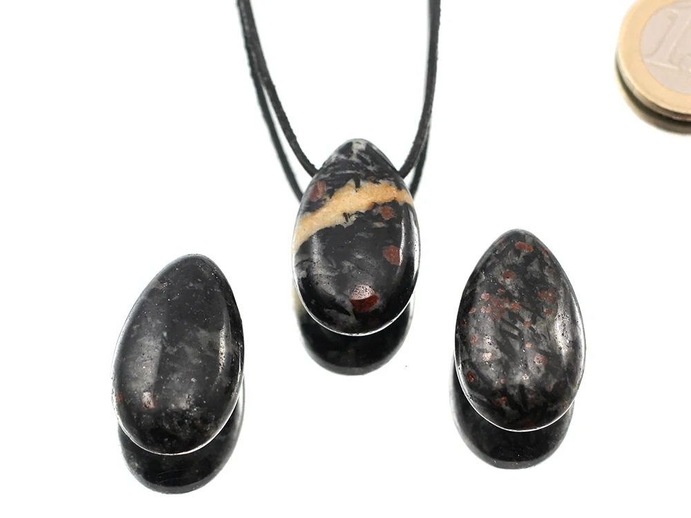 Hornblende mit Granat Tropfenanhänger