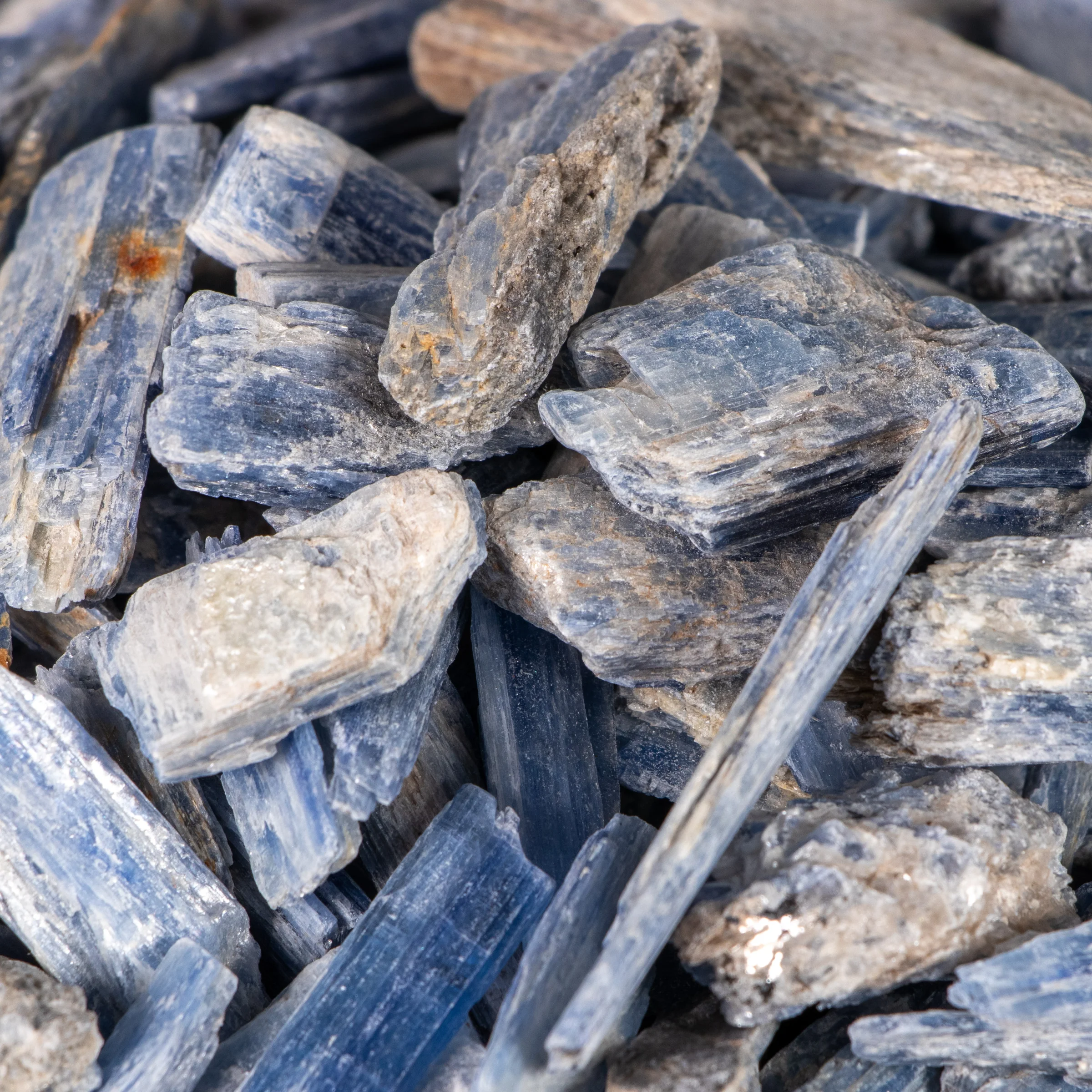 Kyanit (Cyanit, Disthen) kleine Rohsteine - 1 kg