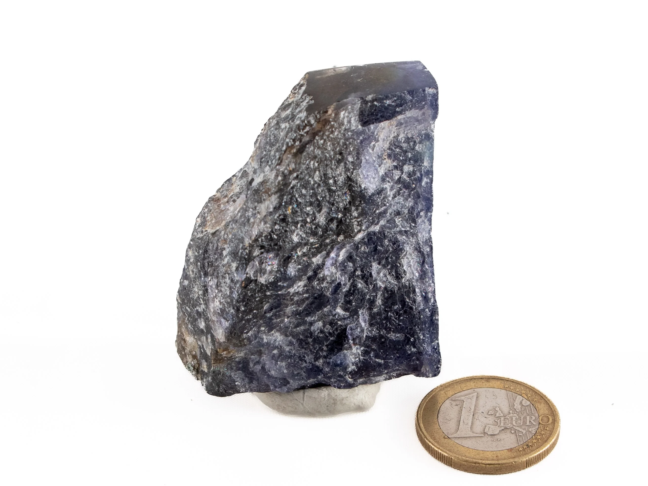 Iolith (Cordierit, Wassersaphir) Rohsteinanschliff