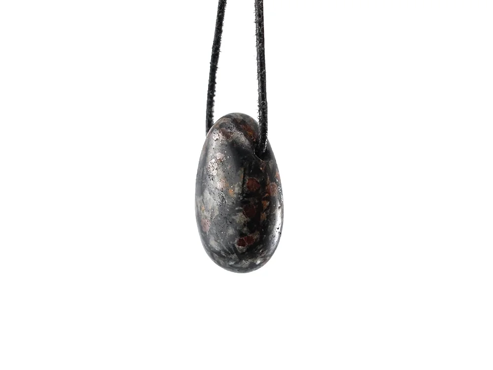 Hornblende mit Granat Tropfenanhänger