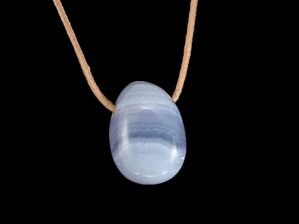 Chalcedon Tropfenanhänger