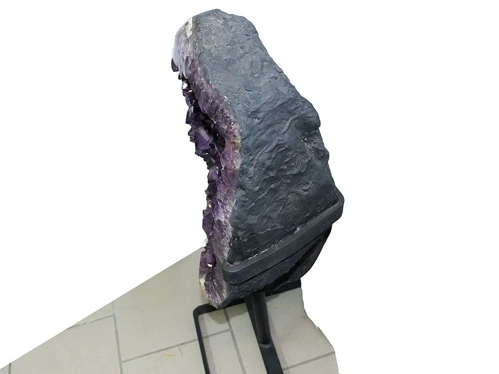 Amethyst Freiform auf Sockel