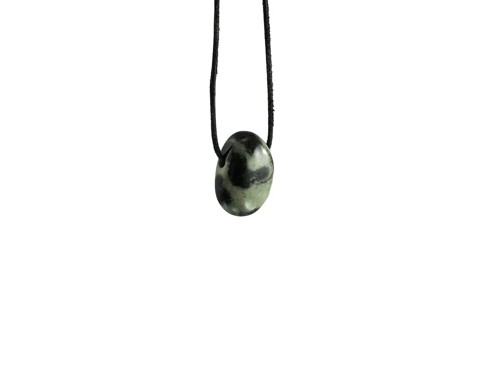 Chyta (Serpentin) Tropfenanhänger
