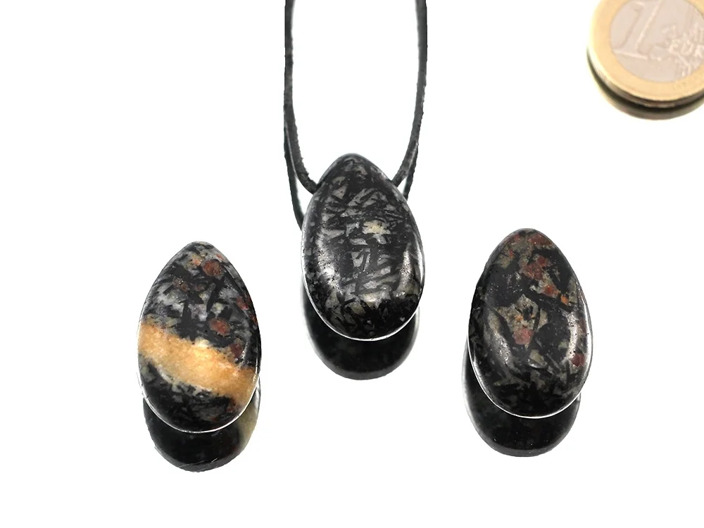 Hornblende mit Granat Tropfenanhänger
